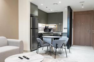 Werova - Modern 1BR Apartment Prime JVT Location