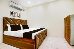 Hotel O The Royal INN