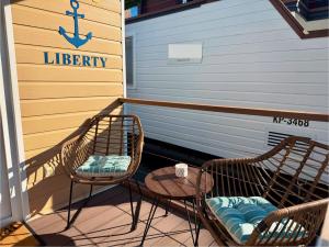 Liberty Floating House with Jacuzzi & Sea View