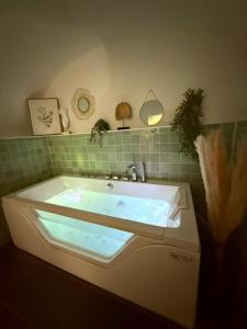 Charité 3 - Love Room Spa - Place Bellecour