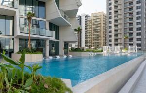 Elegant 1BR Haven at Binghatti Phantom