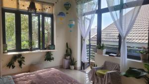 Nhà nhỏ dưới chân đồi