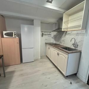 2BR Apartment with Pool &Garden View near Valencia