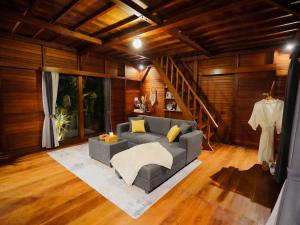 Romantic Wooden House with Private Pool in Ubud - Raka dUma