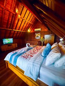 Romantic Wooden House with Private Pool in Ubud - Raka dUma