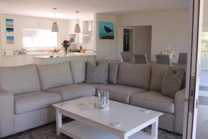 Oyster Catcher Retreat - Glen Stewart