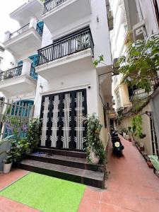 Entire Four-Style 4-Bedroom House near West Lake