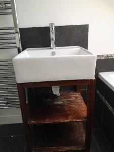 Cute bijous attic roof DBL Bedroom apartment