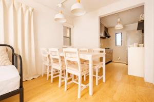 Shinjuku Entire 3 Story House 109sqm Walk to 2 Stations Sleeps 9