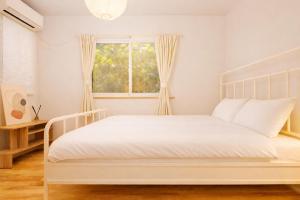 Shinjuku Entire 3 Story House 109sqm Walk to 2 Stations Sleeps 9