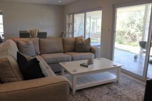 Oyster Catcher Retreat - Glen Stewart