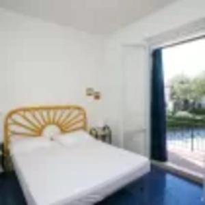 M087 - Marcelli, trilocale con terrazzo al residence Mareverde