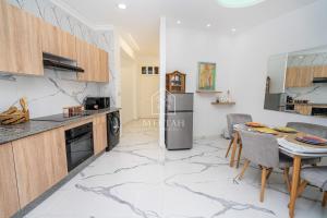 Cozy studio 2 minute walk to beach