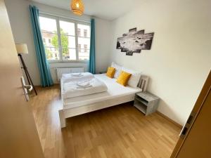 Stötteritz Holiday Apartment - 3 Rooms - 6 People - 5 beds - Balcony - Great public transport 11 minutes to the city