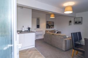 Frant Road Retreat | Private Parking
