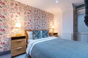 Charming Fulham 3BR 3BA Steps from Tube