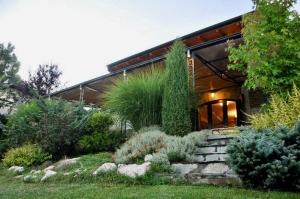 Family and Group Modern City Villa, Near Center