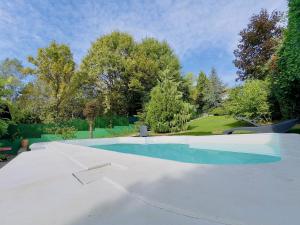 Family and Group Modern City Villa, Near Center