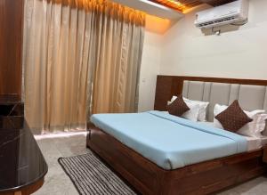 Hotel Kartikey Near Jio Centre