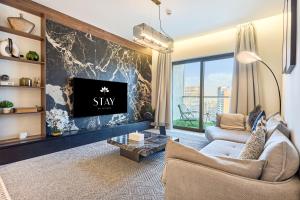 STAY BY LATINEM Luxury 1BR Holiday Home WG2007 Near Downtown