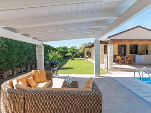 Holiday Home Sterlizia- Villa mit Pool in Meeresnähe by Interhome