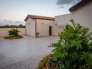 Apartment Wohnung in Noto mit Terrasse- gemeinsamem Pool und Garten by Interhome