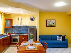 Apartment Wohnung am Meer La Sera di Giò by Interhome