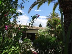 Holiday Home Schöner Bungalow direkt am Sandstrand auf Sizilien by Interhome