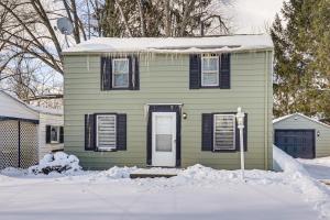 Cozy Home 4 Mi to YSU Campus Penguins Welcome!