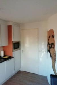 Holiday Home Einmalige- ruhige Ferienvilla im Grünen by Interhome