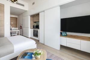 Frank Porter - Studio One