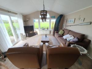 Holiday Home Chalet op Zee by Interhome