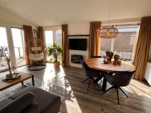 Holiday Home Exklusive Ferienhäuser Markermeer by Interhome