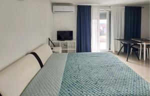 Lovely Apartment In Novi Vinodolski With Wifi