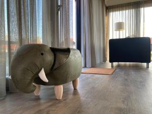 Holiday Home Chalet Ufergrundstück mit eigenem Angelplatz by Interhome