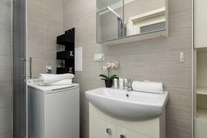 Spacious Apartment Narutowicza in Kraków Perfect for Remote Work by Noclegi Renters