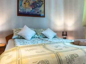 Apartment Wohnung mit Terrasse- Garten und Grill by Interhome