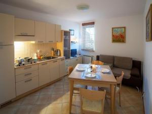 Apartment Gemütliche Ferienwohnung im Grünen am See by Interhome