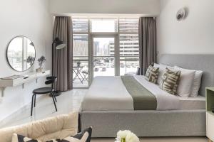 Frank Porter - Oasis Tower 1