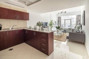 Frank Porter - Oasis Tower 1