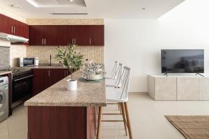 Frank Porter - Oasis Tower 1