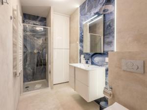 Apartment Platan 5 mit Terrasse am Meer by Interhome