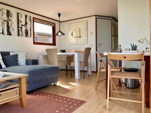 Holiday Home Haus Sonnenschein mit Blick auf das Lauwersmeer by Interhome