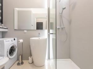 Apartment Geräumiges und luxuriöses Appartement Tower 12 by Interhome