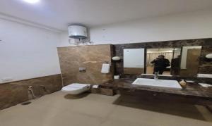 FabHotel Delight Suites