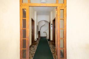 3 bedrooms, for 6 in a central residential area