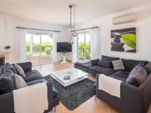 Holiday Home Luxuriöse Villa - Privater Pool und schöner Garten by Interhome