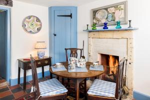 Charming 2 Bedroom Cottage in Compton Abdale Glos - Pass the Keys