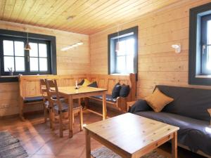 Holiday Home Gemütliches Blockhaus mit Kamin im Oviksfjäll by Interhome