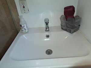 1 bedroom spacious apt in Beverly hills